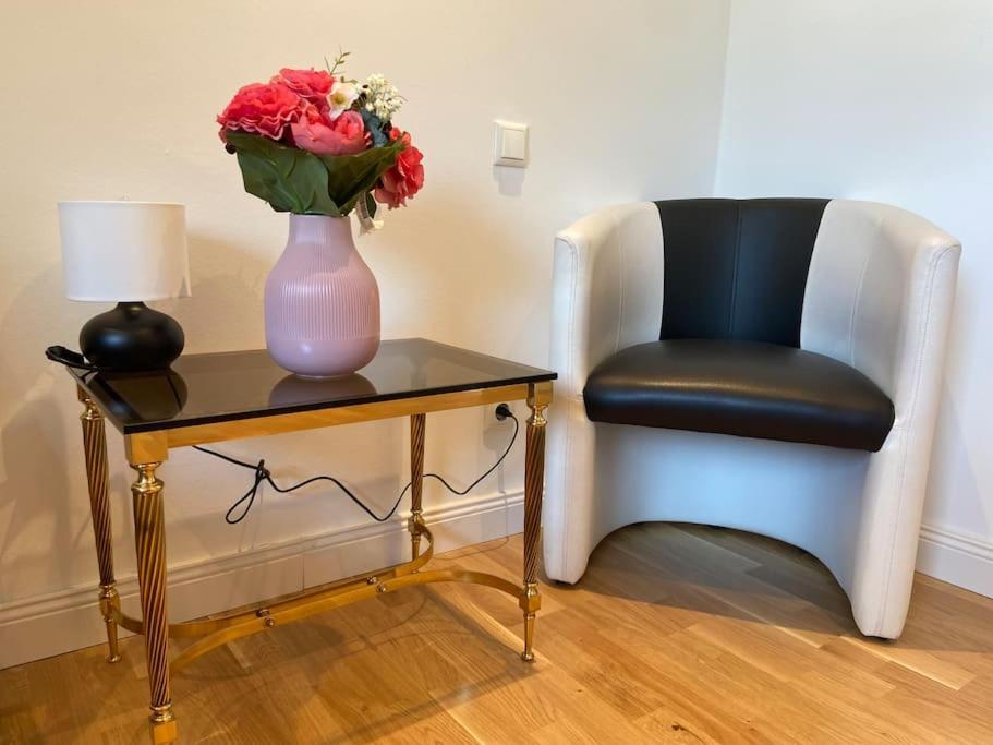 Luxury Apartment With Air Conditioning & Jaccuzzi Near Frankfurt Wiesbaden Hofheim Exterior foto